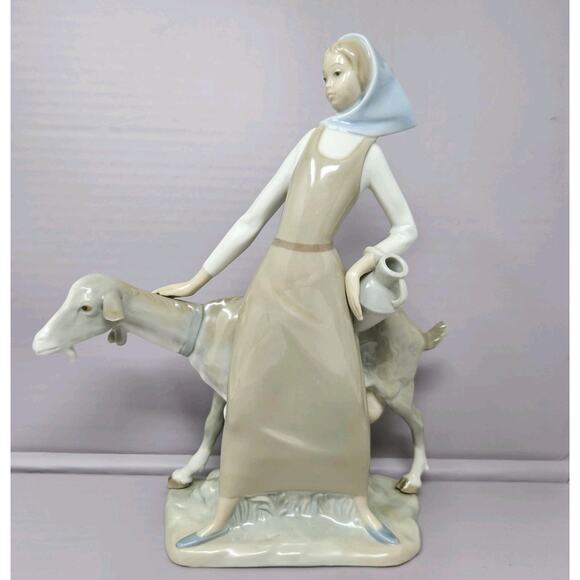Lladro Girl with Pitcher & Goat Porcelain Figurine Made in Spain 11 In - Picture 1 of 8